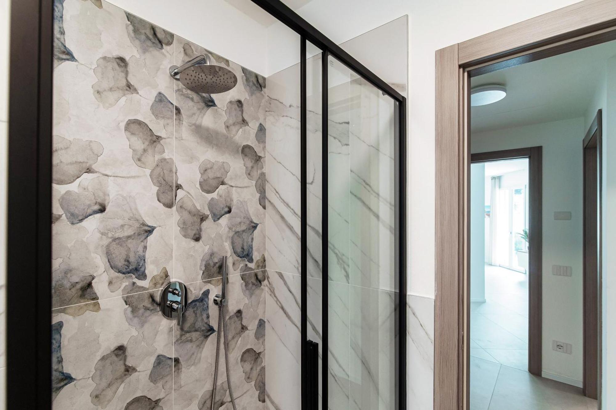 Lario Suite Apartments By Quokka 360 - With Parking Next To Como City ภายนอก รูปภาพ