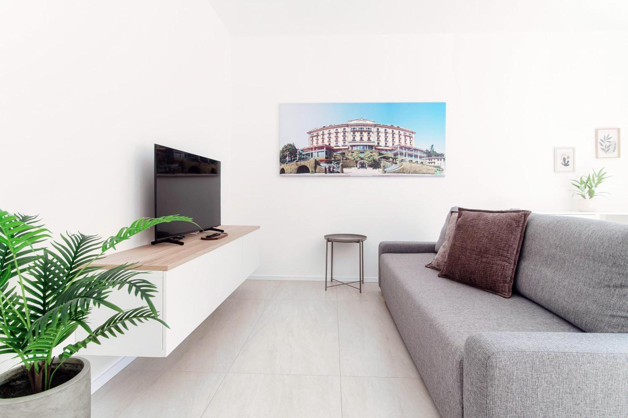 Lario Suite Apartments By Quokka 360 - With Parking Next To Como City ภายนอก รูปภาพ